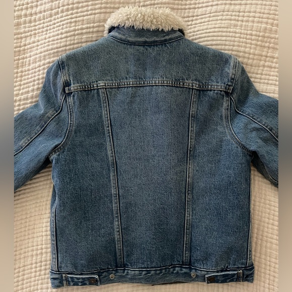 Levi’s Sherpa Trucker Jean Jacket - Picture 4 of 4